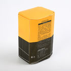 피부 관리를 위한 화장용 패키징 박스를 폴딩시키는 작은 노란 판지